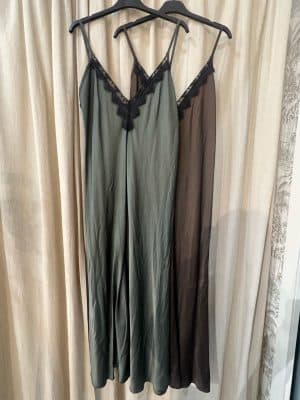 Vestido lencero uve
