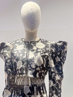 Chaqueta bordada hombreras