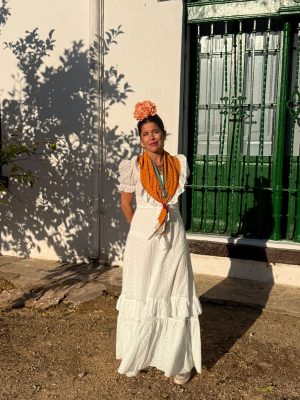Bata blanca perforada Lirio
