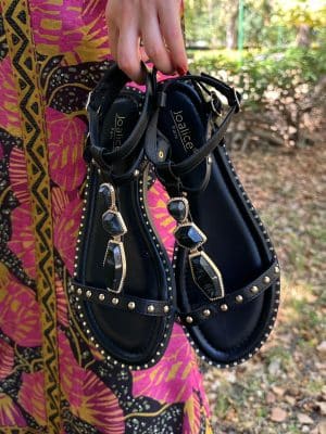 SANDALIAS TACHUELAS